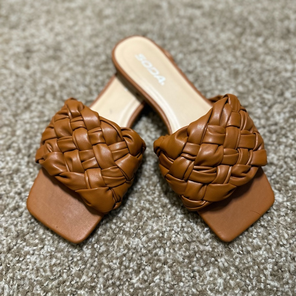 Square toe slides